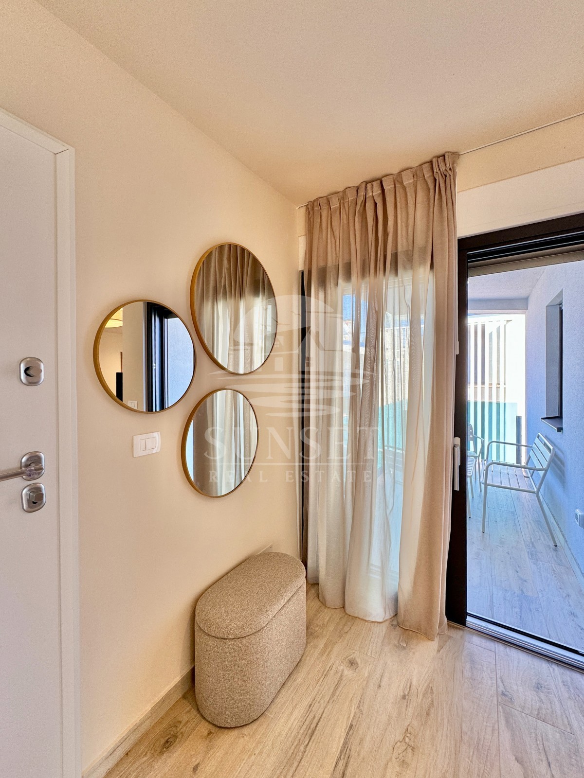 SODOBEN APARTMA LE 300 METROV OD MORJA (E2)