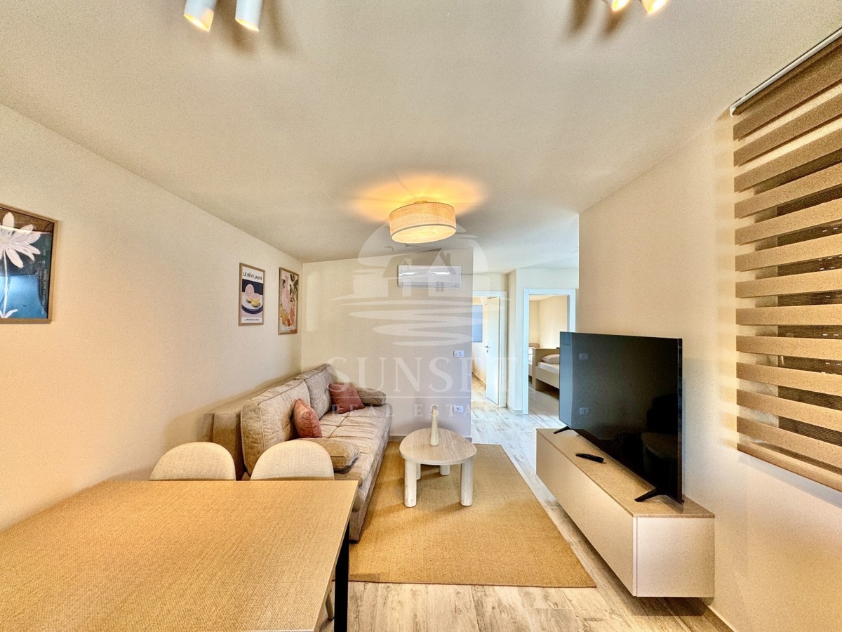 SODOBEN APARTMA LE 300 METROV OD MORJA (E2)