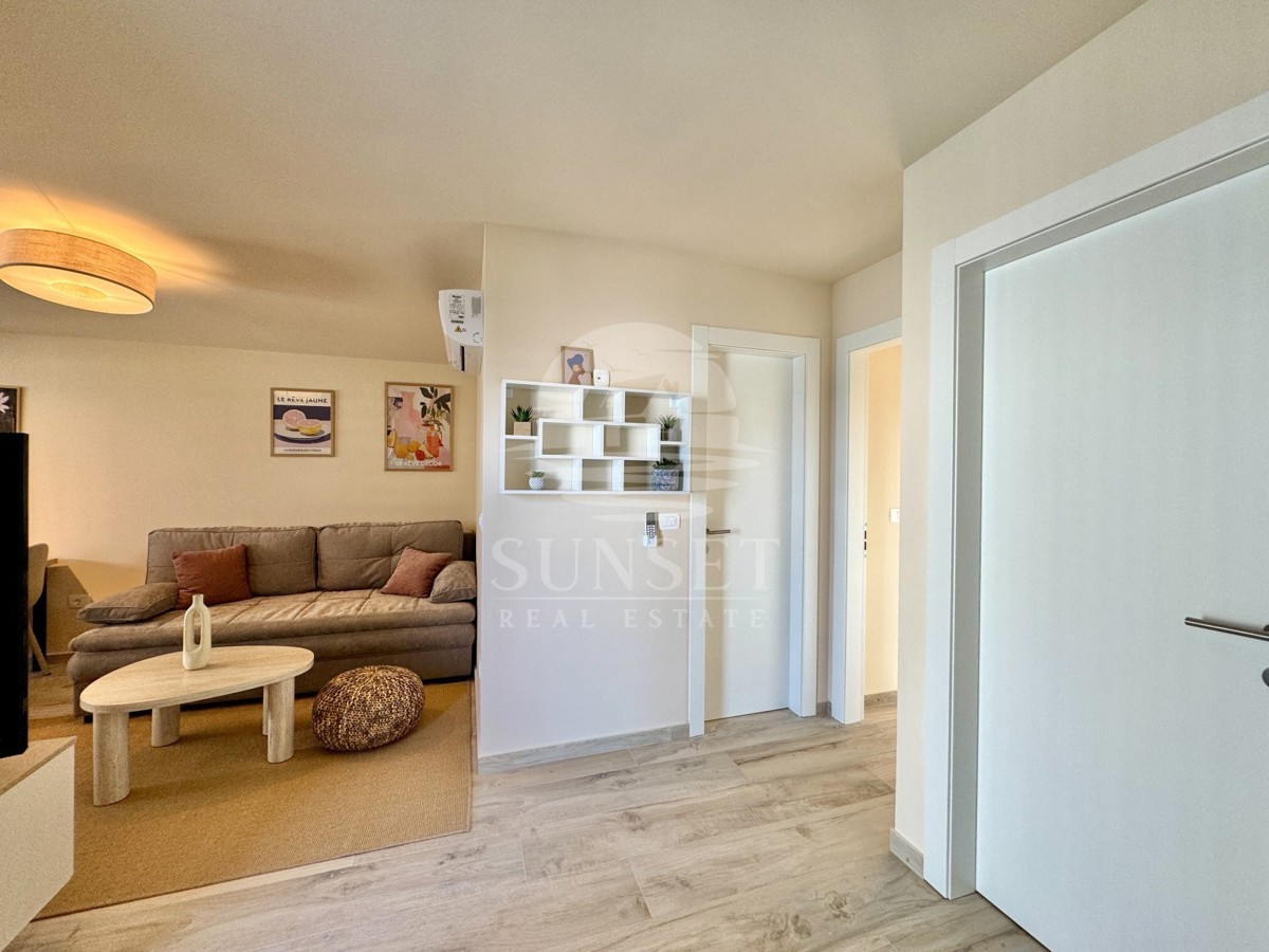 SODOBEN APARTMA LE 300 METROV OD MORJA (E2)