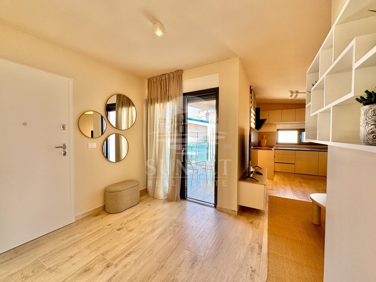 SODOBEN APARTMA LE 300 METROV OD MORJA (E2)
