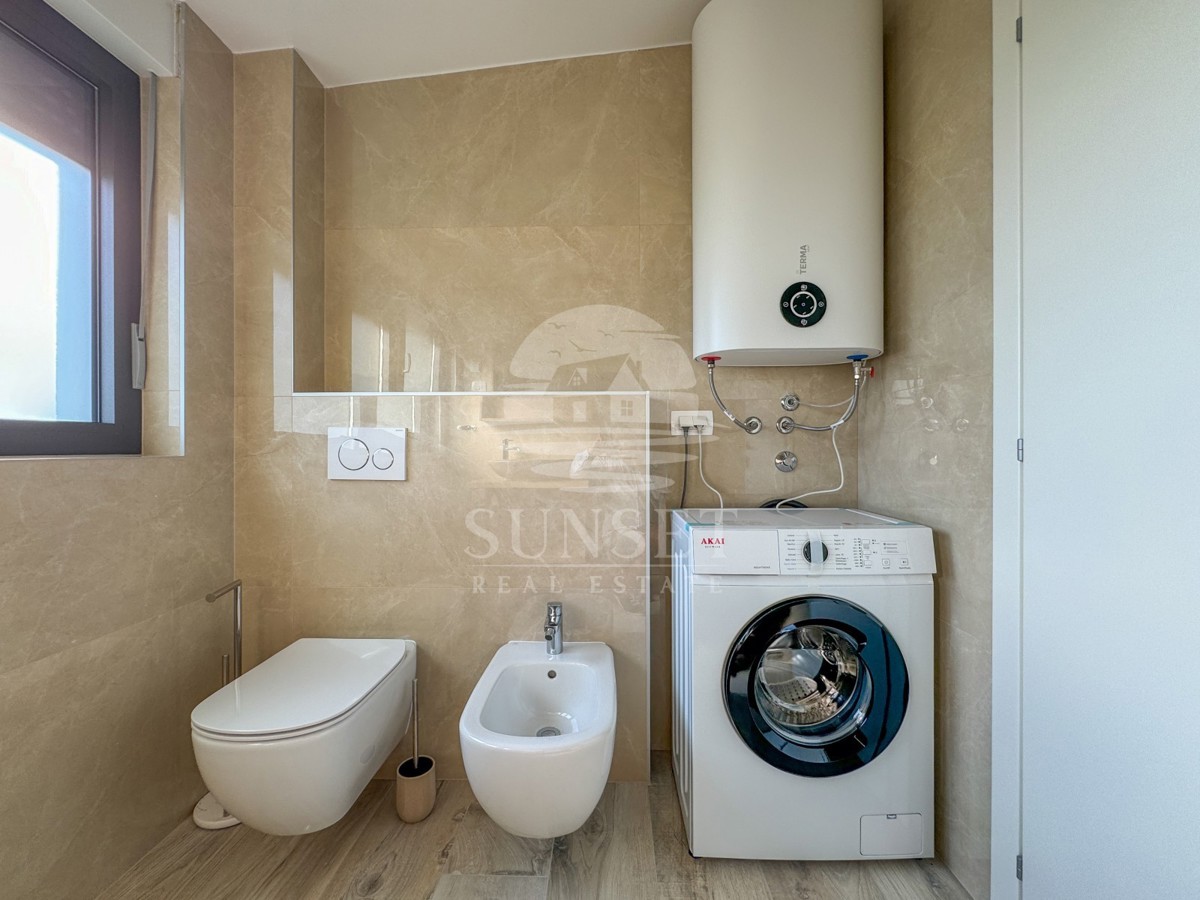 SODOBEN APARTMA LE 300 METROV OD MORJA (E2)