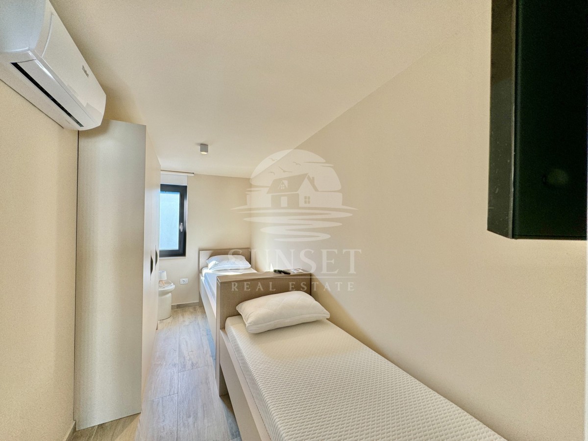 SODOBEN APARTMA LE 300 METROV OD MORJA (E2)