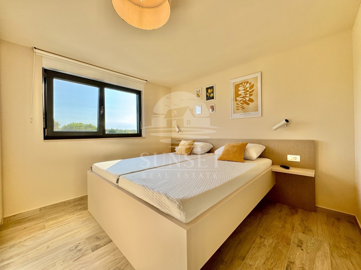 SODOBEN APARTMA LE 300 METROV OD MORJA (E2)