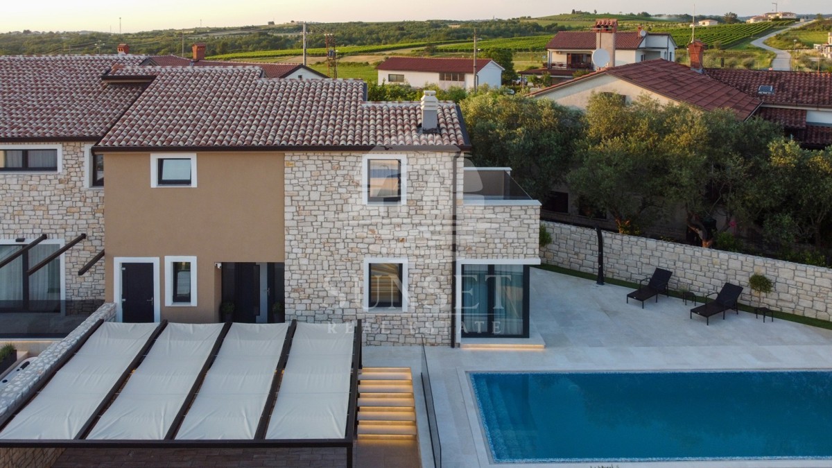 DUPLEX VILA S BAZENOM, 7 KM OD NOVIGRADA