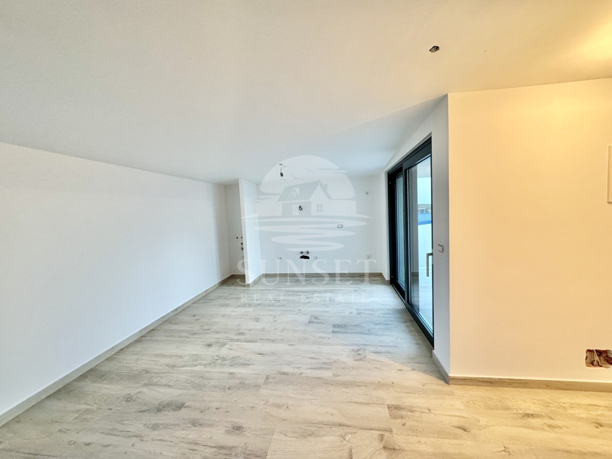 MODEREN APARTMA LE 300 METROV OD MORA (D4)