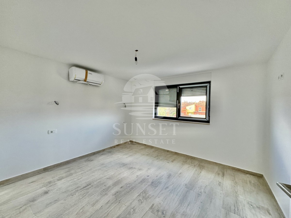MODERNO STANOVANJE LE 300 METROV OD MORA (F4)