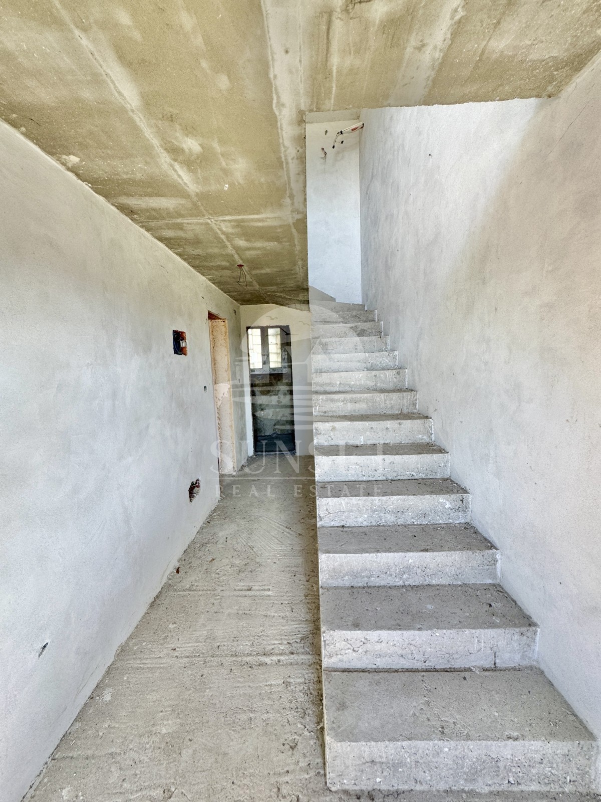 HIŠA V BUJAH – SAMO PRI NAS V PONUDBI