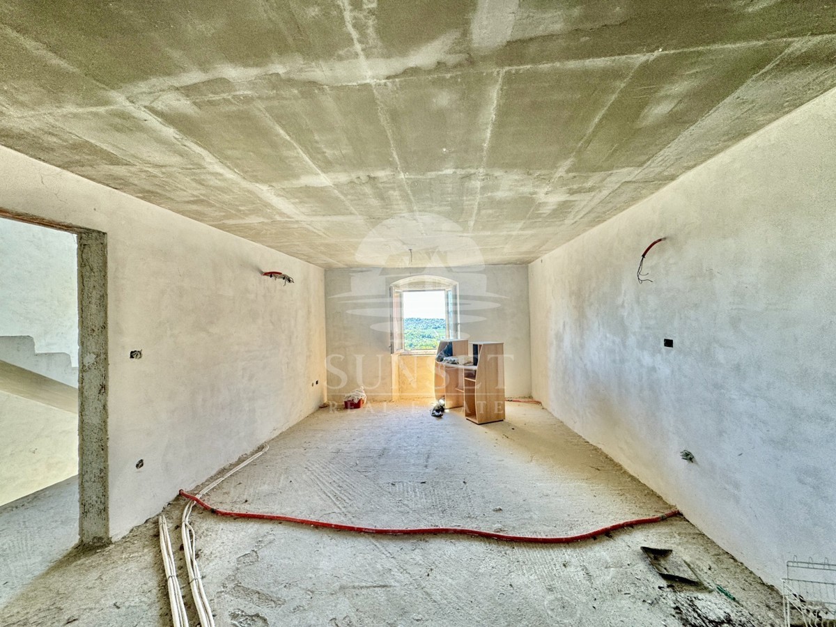 HIŠA V BUJAH – SAMO PRI NAS V PONUDBI