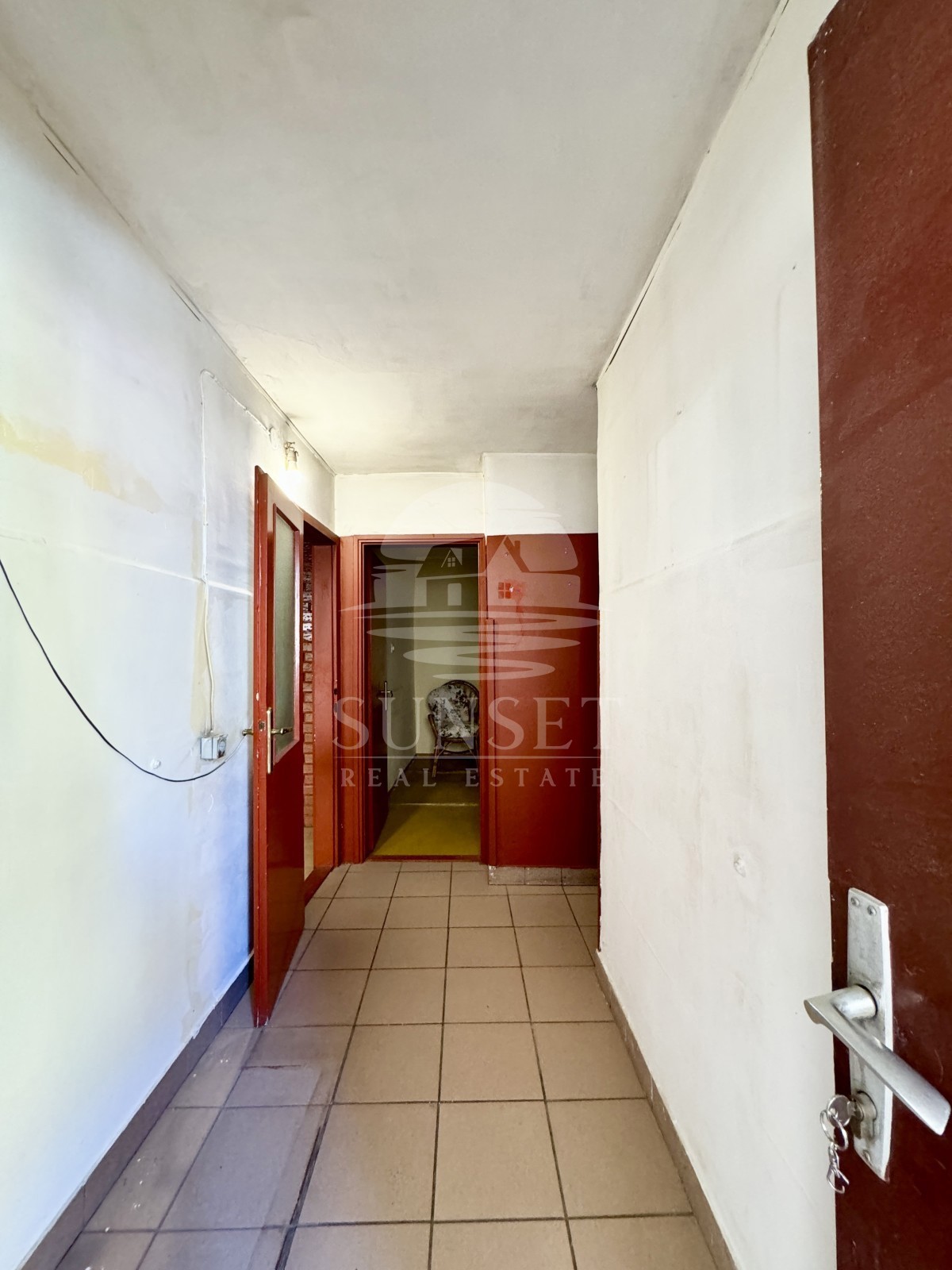 HIŠA V NIZU V CENTRU BUJ