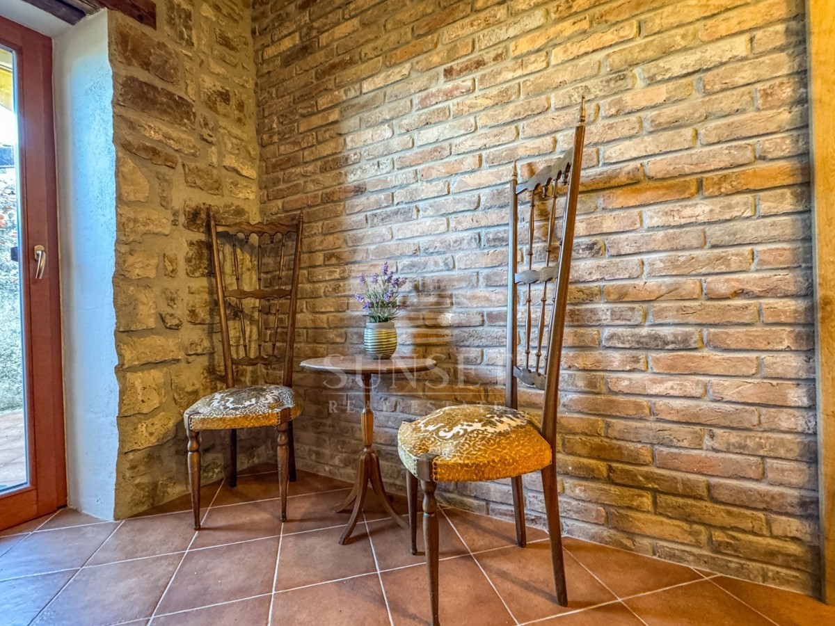 ISTRA, BUJE – KVALITETNO OBNOVLJENA TRADICIONALNA ISTRSKA HIŠA