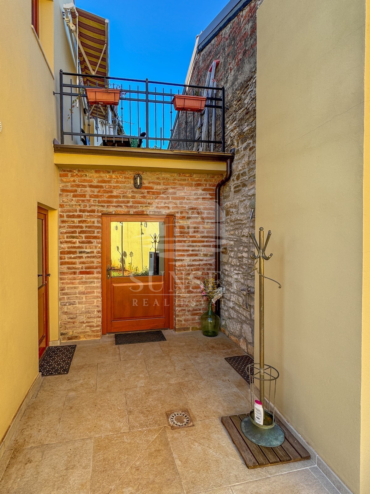 ISTRA, BUJE – KVALITETNO OBNOVLJENA TRADICIONALNA ISTRSKA HIŠA