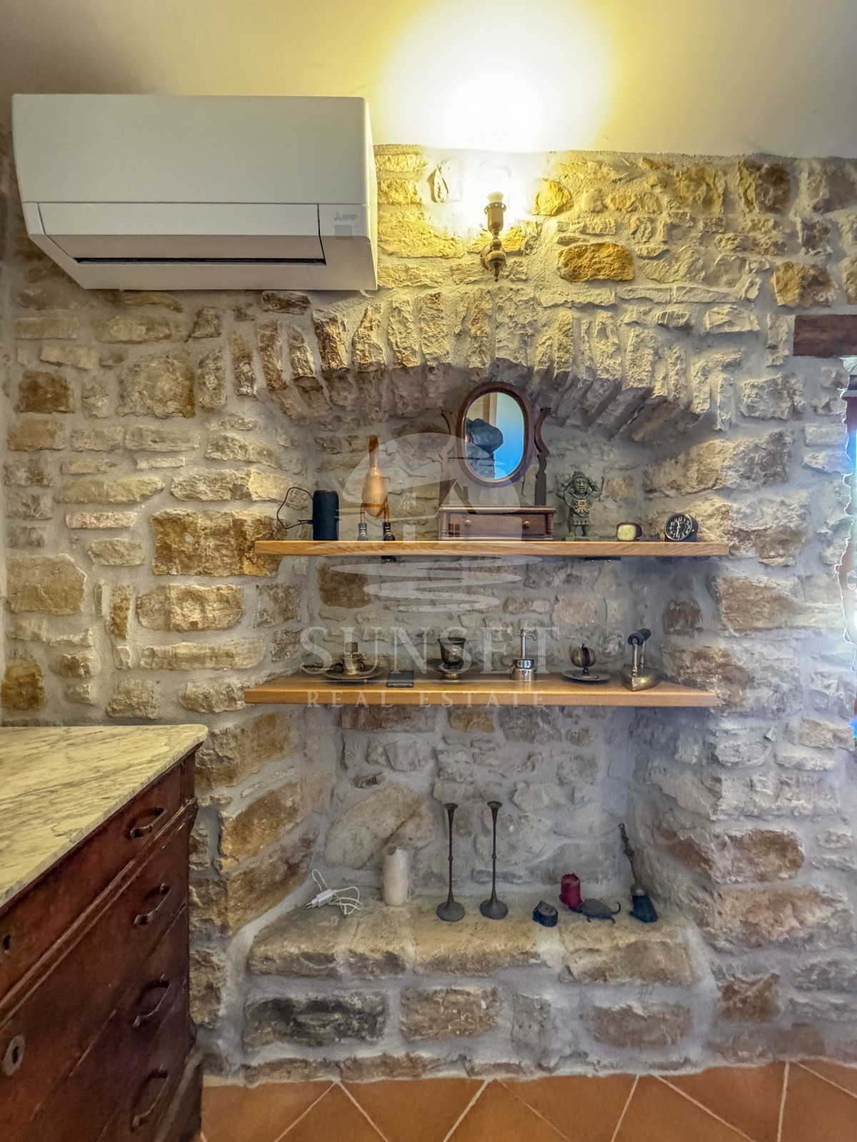 ISTRA, BUJE – KVALITETNO OBNOVLJENA TRADICIONALNA ISTRSKA HIŠA