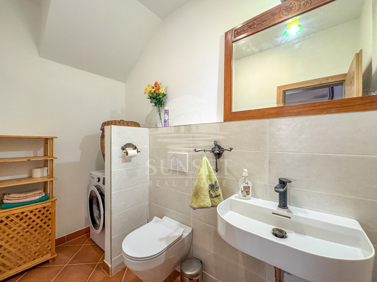 ISTRA, BUJE – KVALITETNO OBNOVLJENA TRADICIONALNA ISTRSKA HIŠA