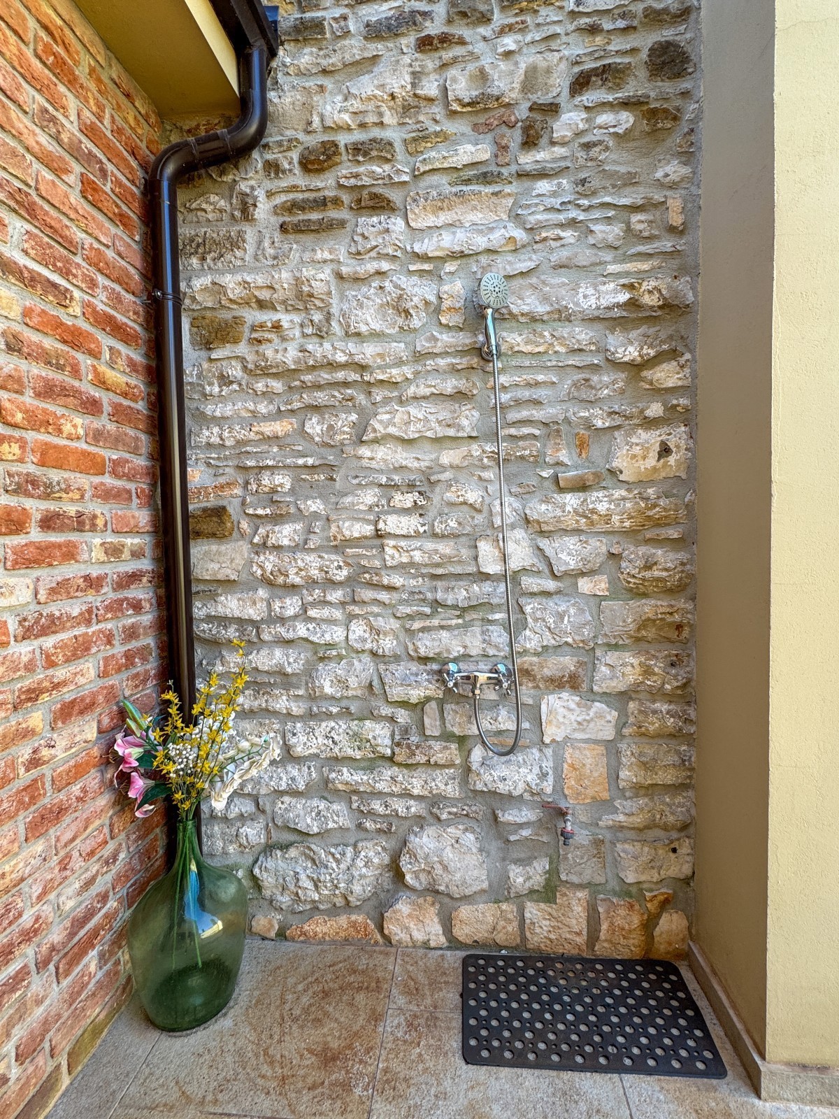 ISTRA, BUJE – KVALITETNO OBNOVLJENA TRADICIONALNA ISTRSKA HIŠA