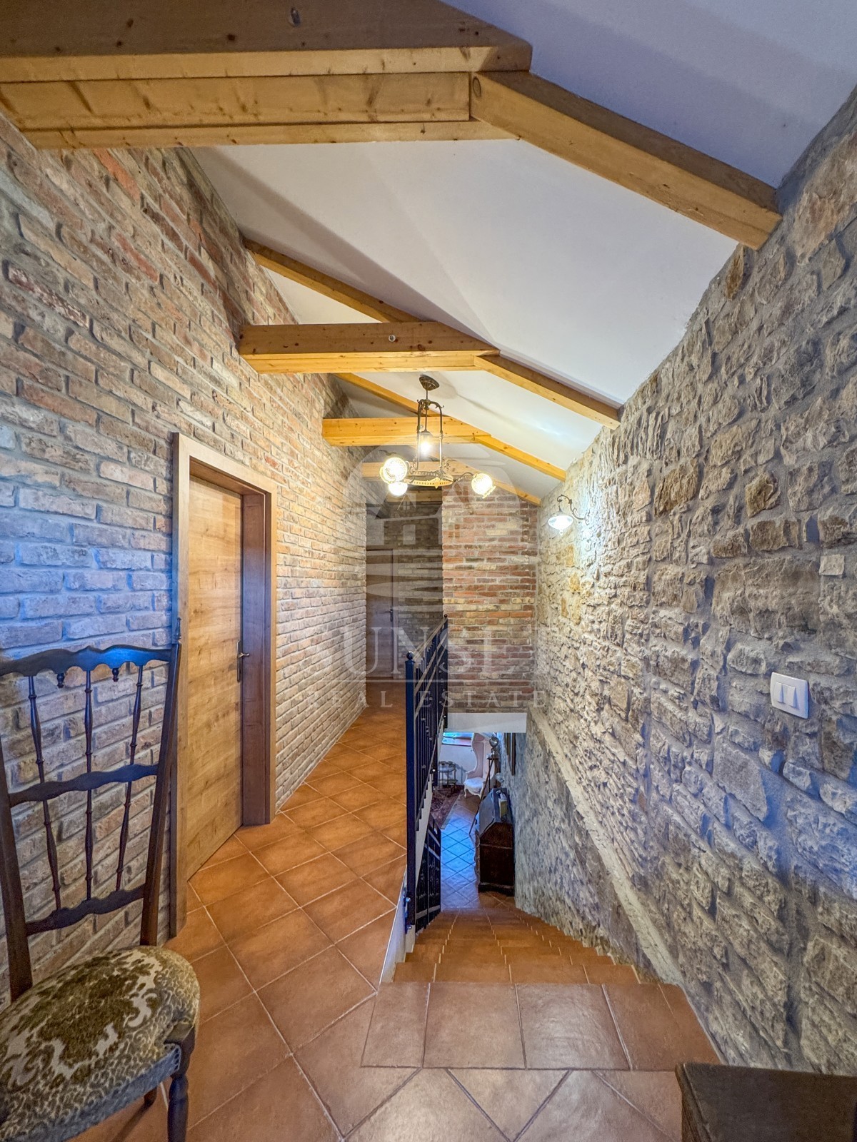 ISTRA, BUJE – KVALITETNO OBNOVLJENA TRADICIONALNA ISTRSKA HIŠA