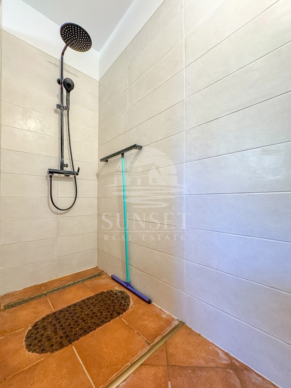 ISTRA, BUJE – KVALITETNO OBNOVLJENA TRADICIONALNA ISTRSKA HIŠA