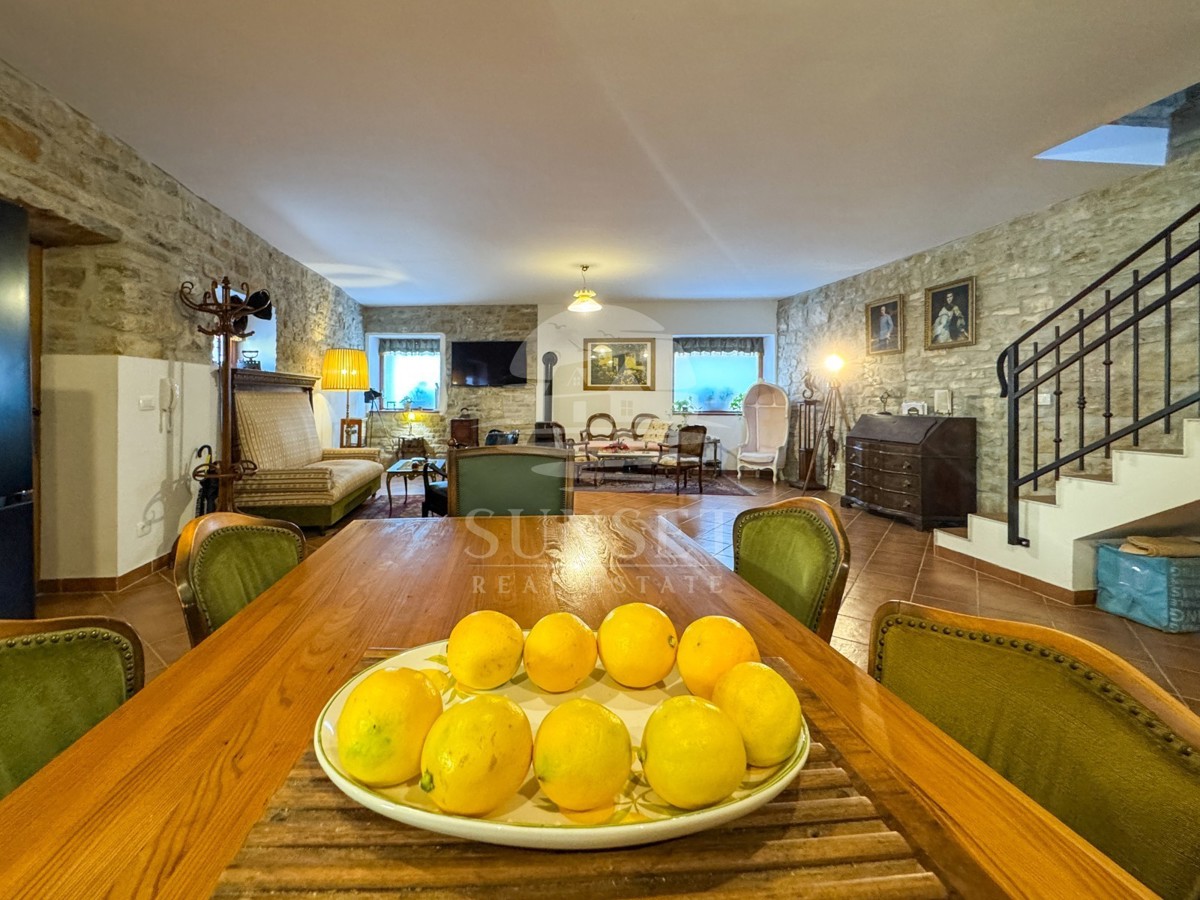 ISTRA, BUJE – KVALITETNO OBNOVLJENA TRADICIONALNA ISTRSKA HIŠA