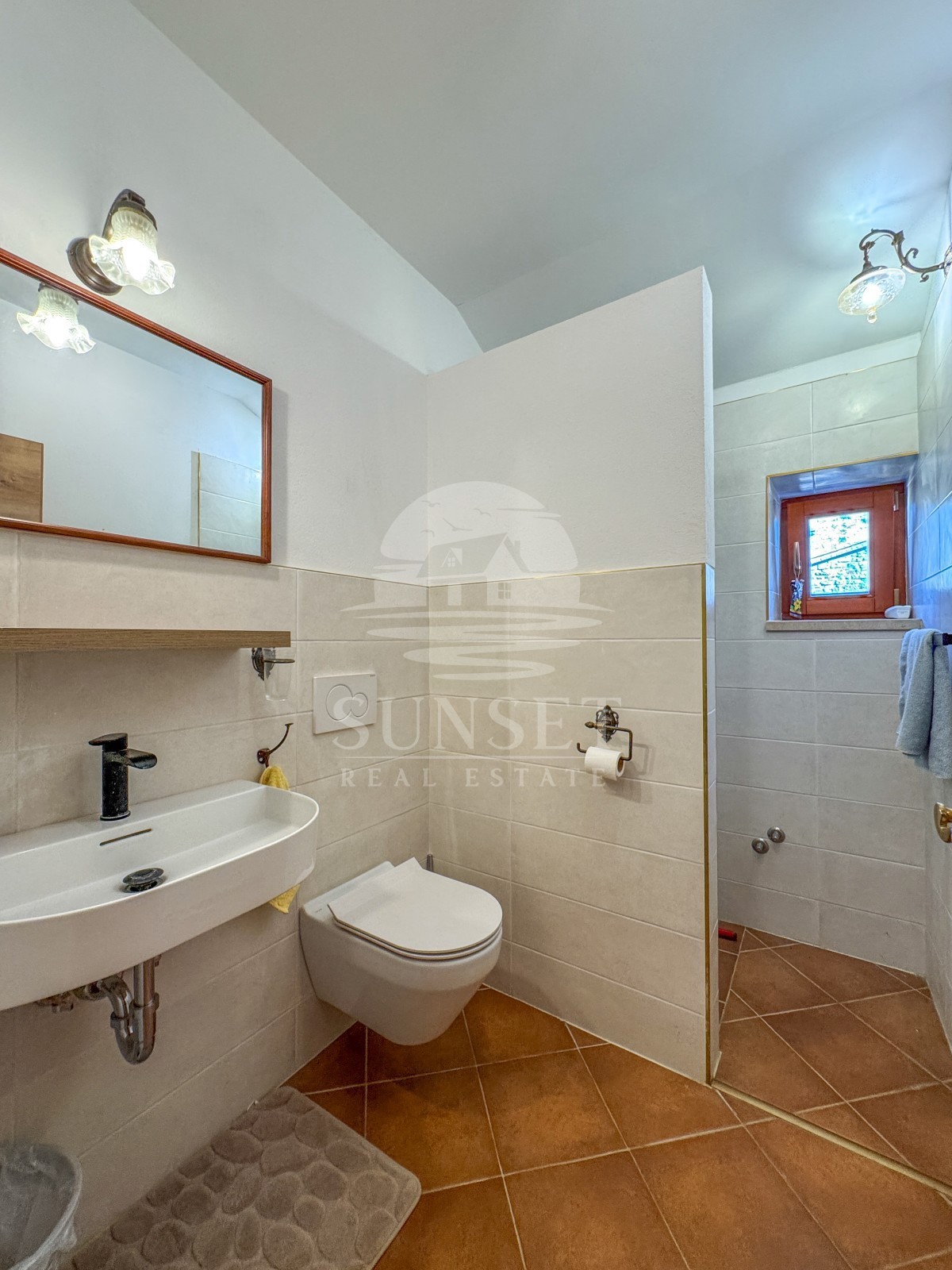 ISTRA, BUJE – KVALITETNO OBNOVLJENA TRADICIONALNA ISTRSKA HIŠA