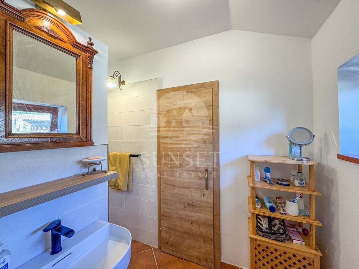 ISTRA, BUJE – KVALITETNO OBNOVLJENA TRADICIONALNA ISTRSKA HIŠA