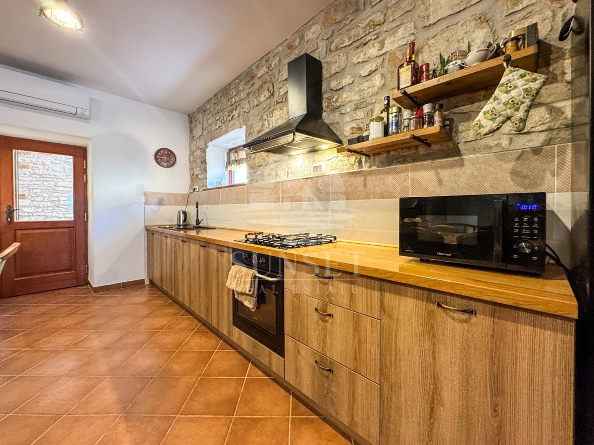 ISTRA, BUJE – KVALITETNO OBNOVLJENA TRADICIONALNA ISTRSKA HIŠA