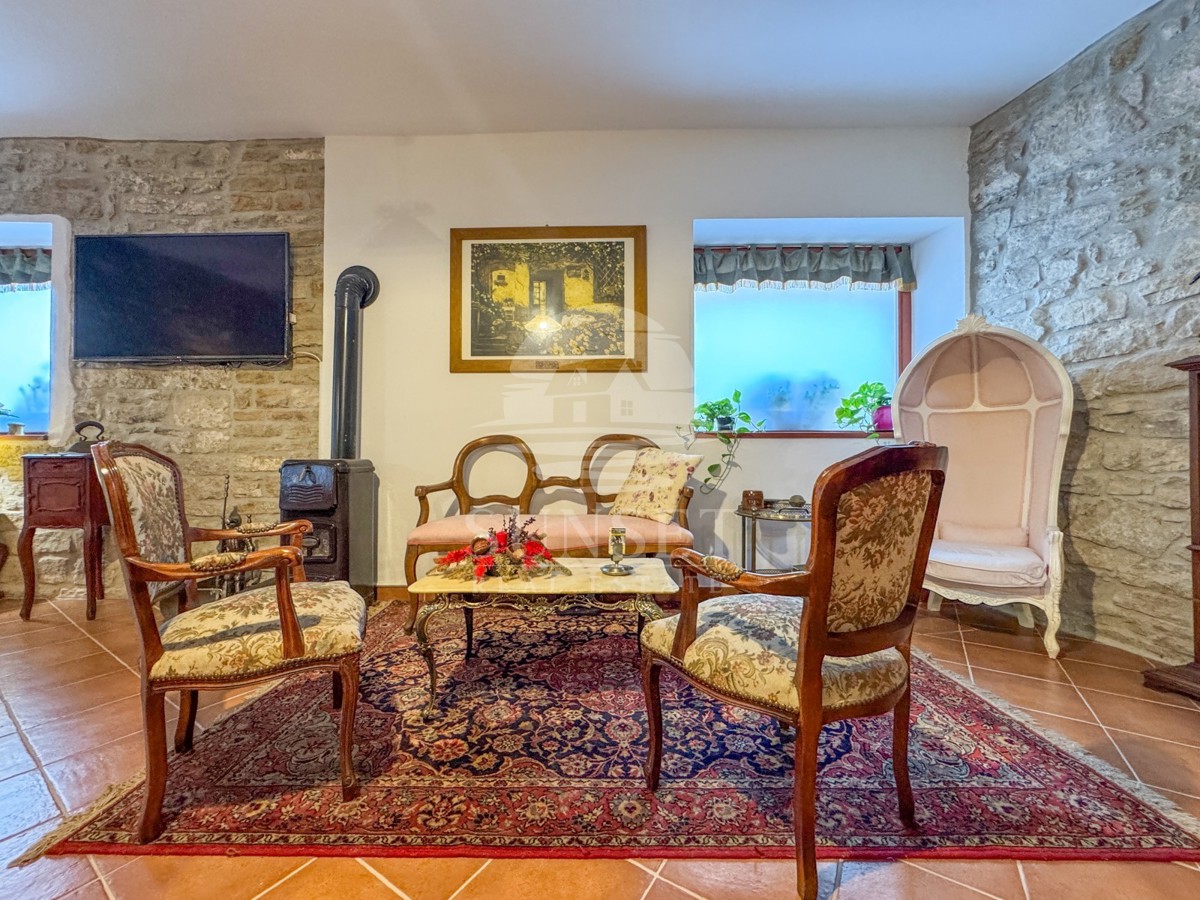 ISTRA, BUJE – KVALITETNO OBNOVLJENA TRADICIONALNA ISTRSKA HIŠA