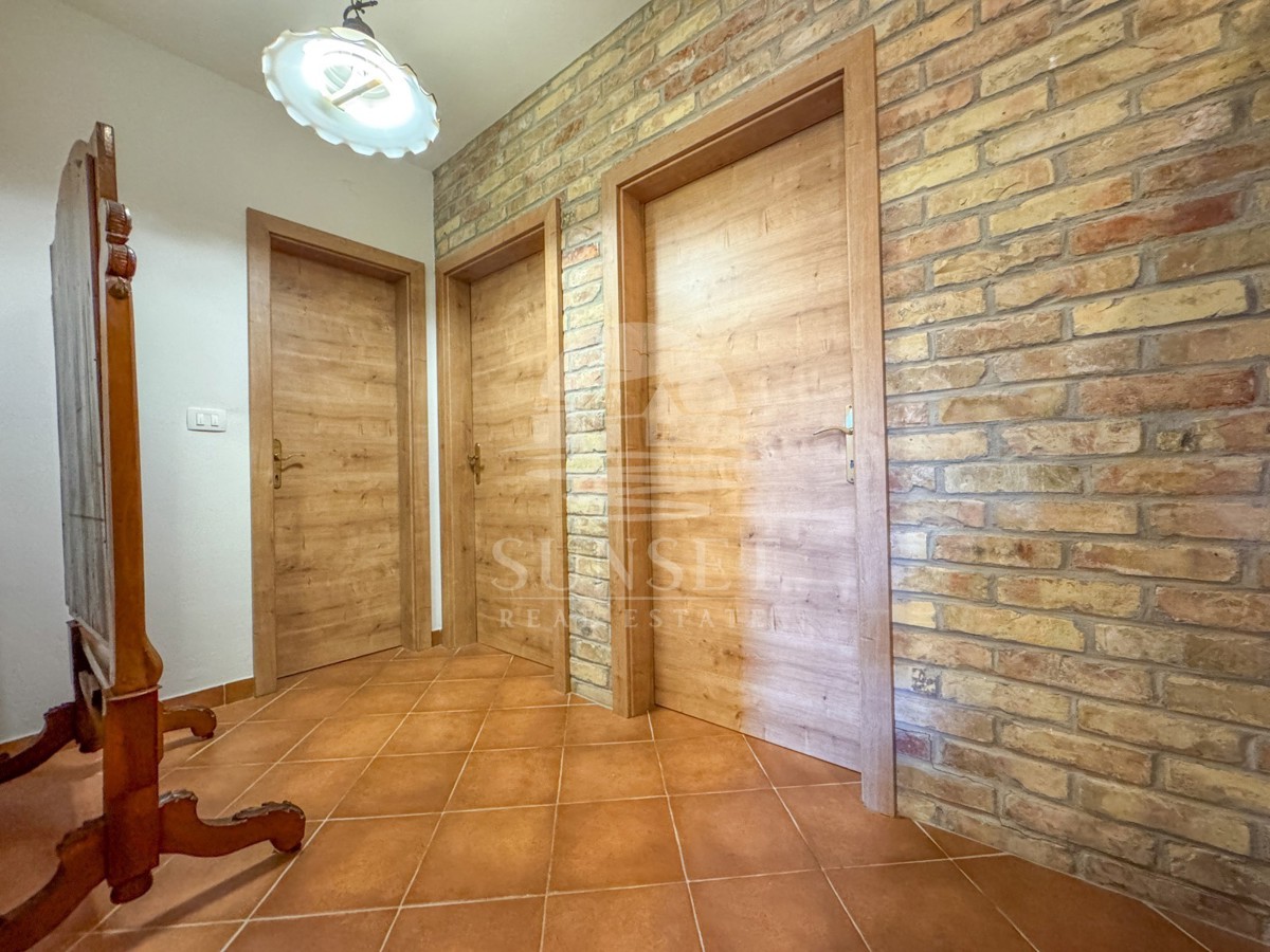 ISTRA, BUJE – KVALITETNO OBNOVLJENA TRADICIONALNA ISTRSKA HIŠA