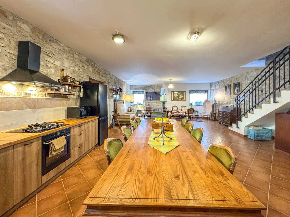 ISTRA, BUJE – KVALITETNO OBNOVLJENA TRADICIONALNA ISTRSKA HIŠA