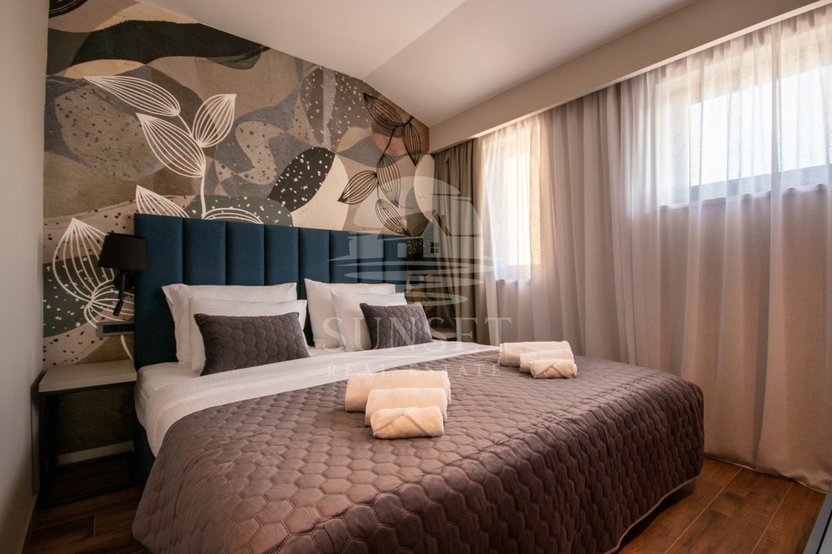 DUPLEX VILA S BAZENOM, 7 KM OD NOVIGRADA