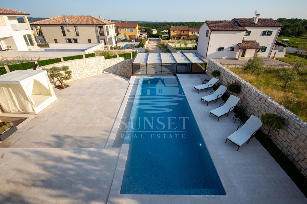 DUPLEX VILA S BAZENOM, 7 KM OD NOVIGRADA