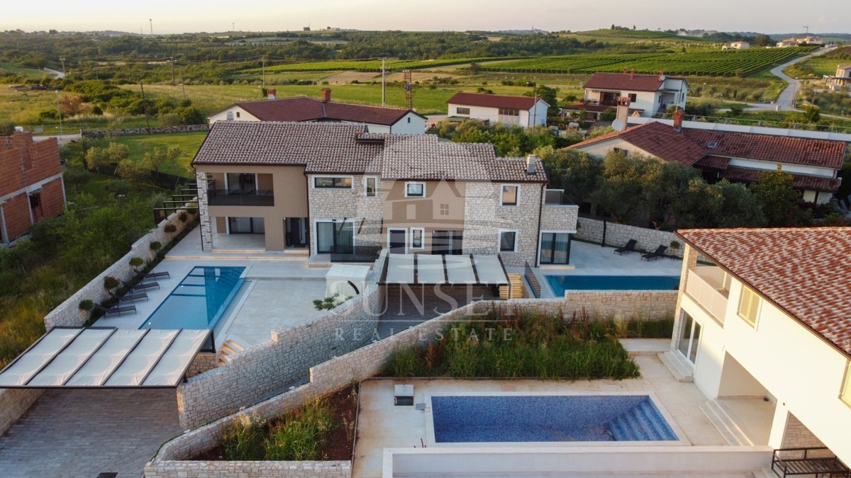 DUPLEX VILA S BAZENOM, 7 KM OD NOVIGRADA