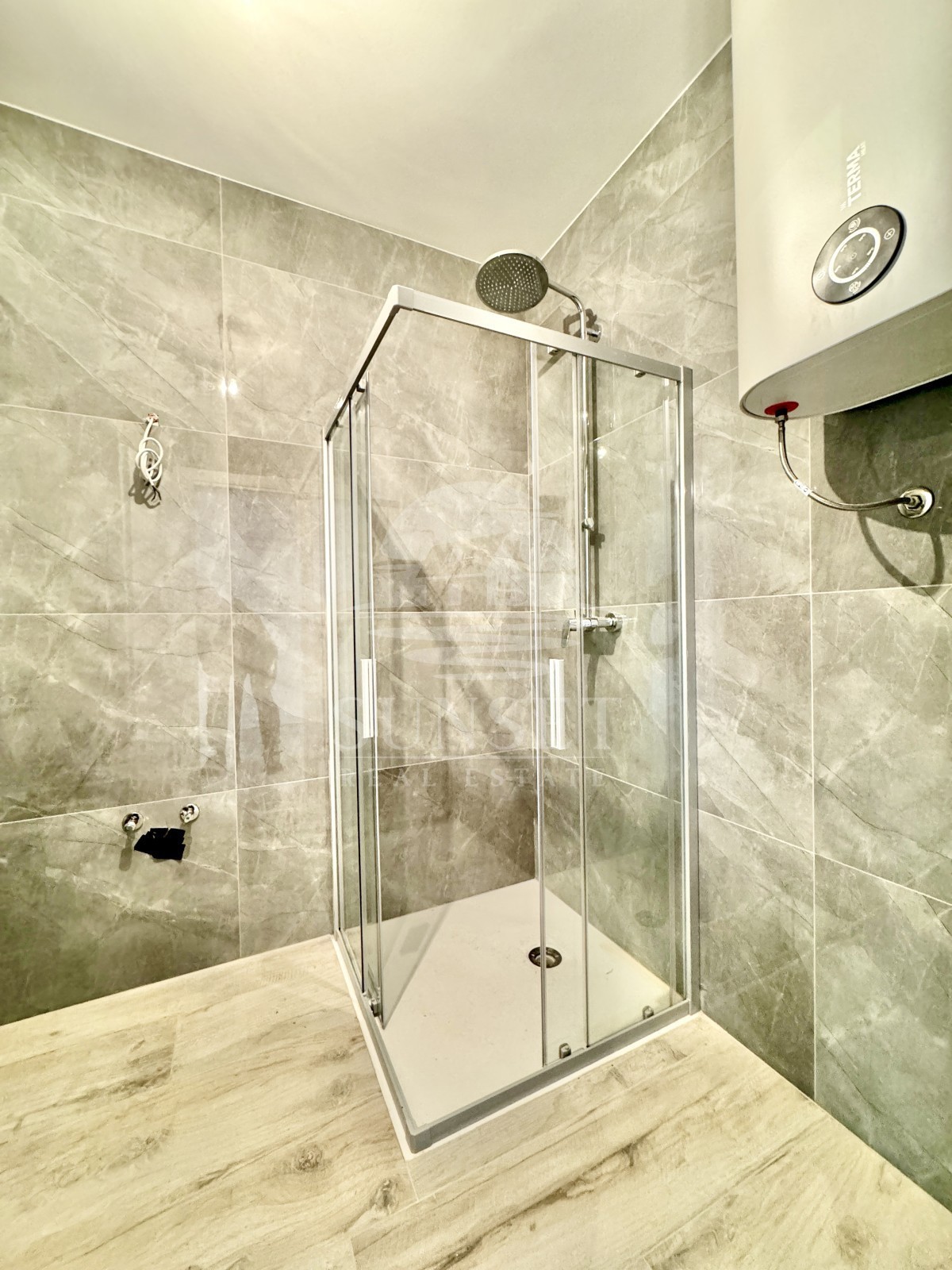 MODEREN APARTMA LE 300 METROV OD MORA (D1)