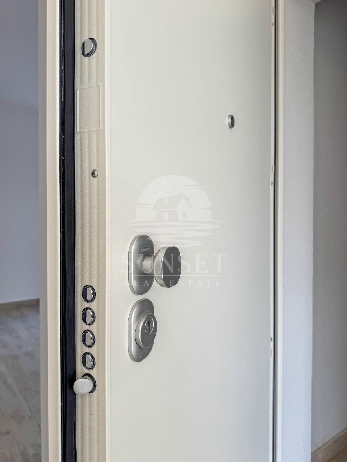 MODEREN APARTMA LE 300 METROV OD MORA (D1)