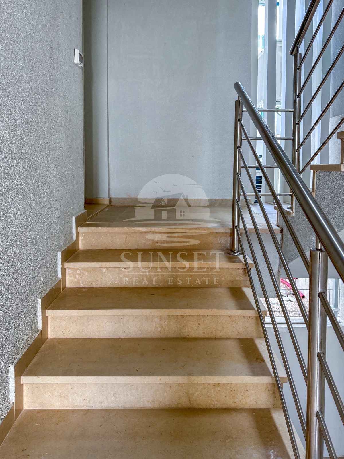 MODEREN APARTMA LE 300 METROV OD MORA (D1)