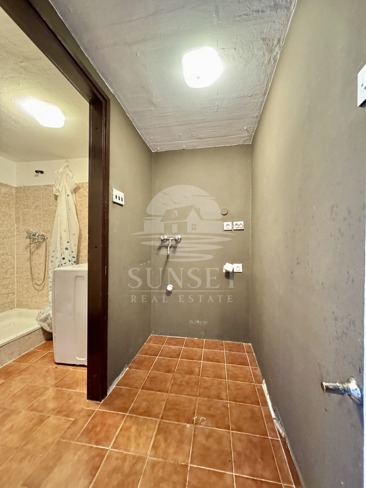 GARSONJERA V MIRNEM DELU BUJ