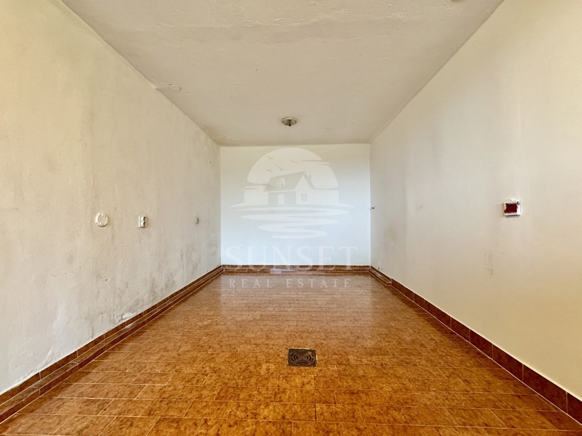 GARSONJERA V MIRNEM DELU BUJ