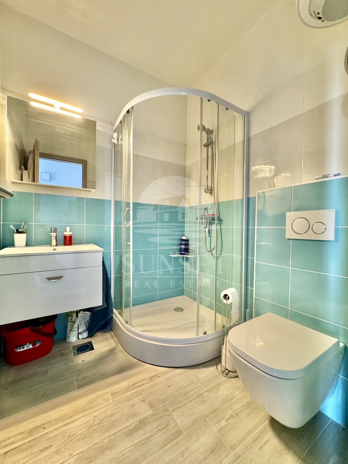 ŠARMANTNA ISTRSKA HIŠA Z DVEMA LOČENIMA BIVALNIMA ENOTAMA IN DVORIŠČEM