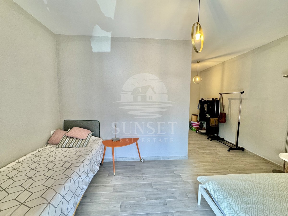 ŠARMANTNA ISTRSKA HIŠA Z DVEMA LOČENIMA BIVALNIMA ENOTAMA IN DVORIŠČEM