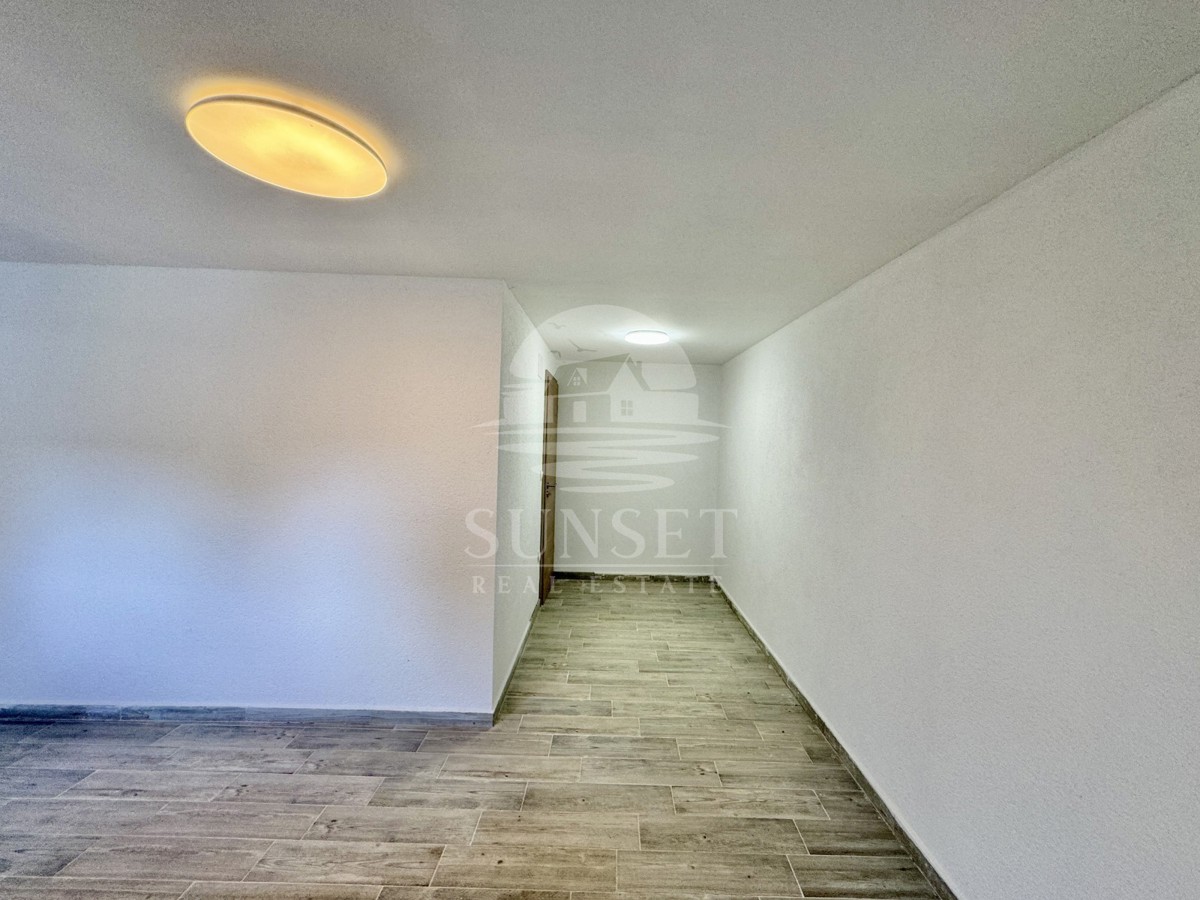 ŠARMANTNA ISTRSKA HIŠA Z DVEMA LOČENIMA BIVALNIMA ENOTAMA IN DVORIŠČEM