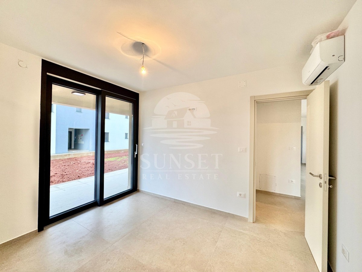 MODERNO DVOSOBNO STANOVANJE Z VRTOM IN TERASO V OKOLICI UMAGA