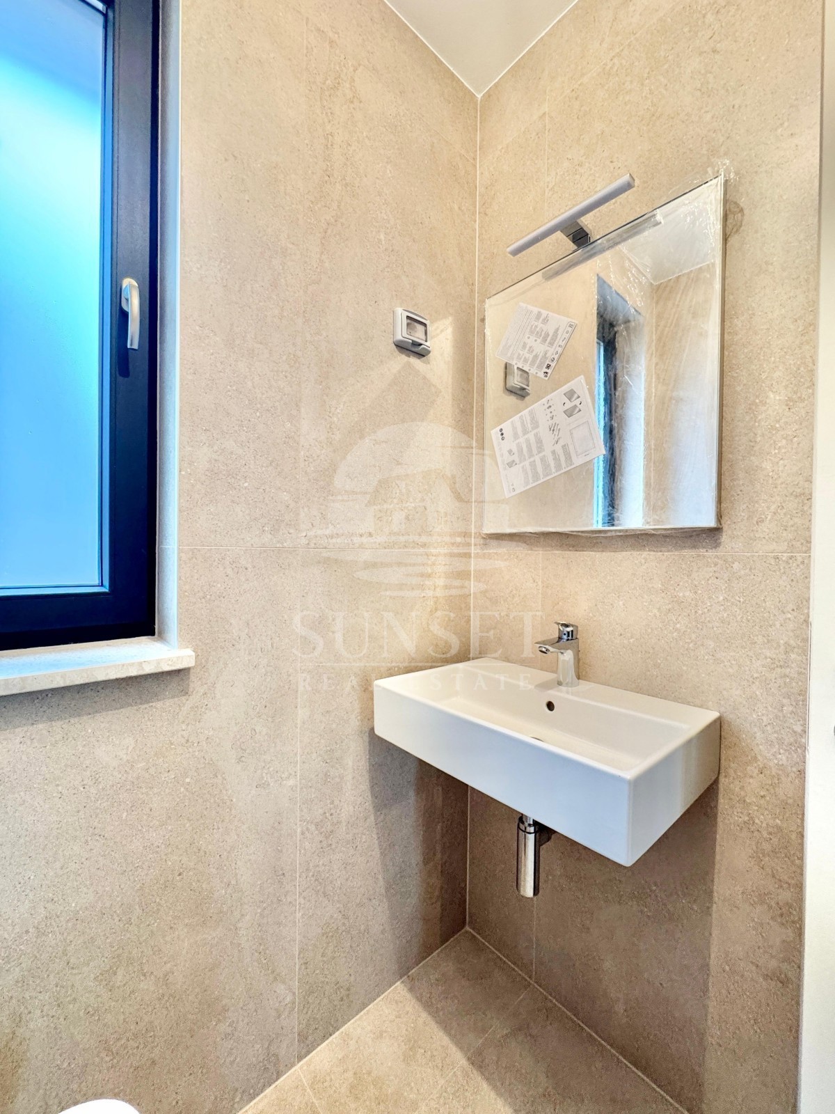 MODERNO DVOSOBNO STANOVANJE Z VRTOM IN TERASO V OKOLICI UMAGA