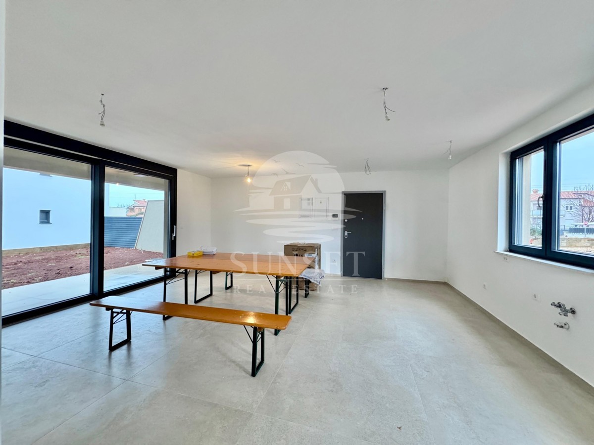 MODERNO DVOSOBNO STANOVANJE Z VRTOM IN TERASO V OKOLICI UMAGA