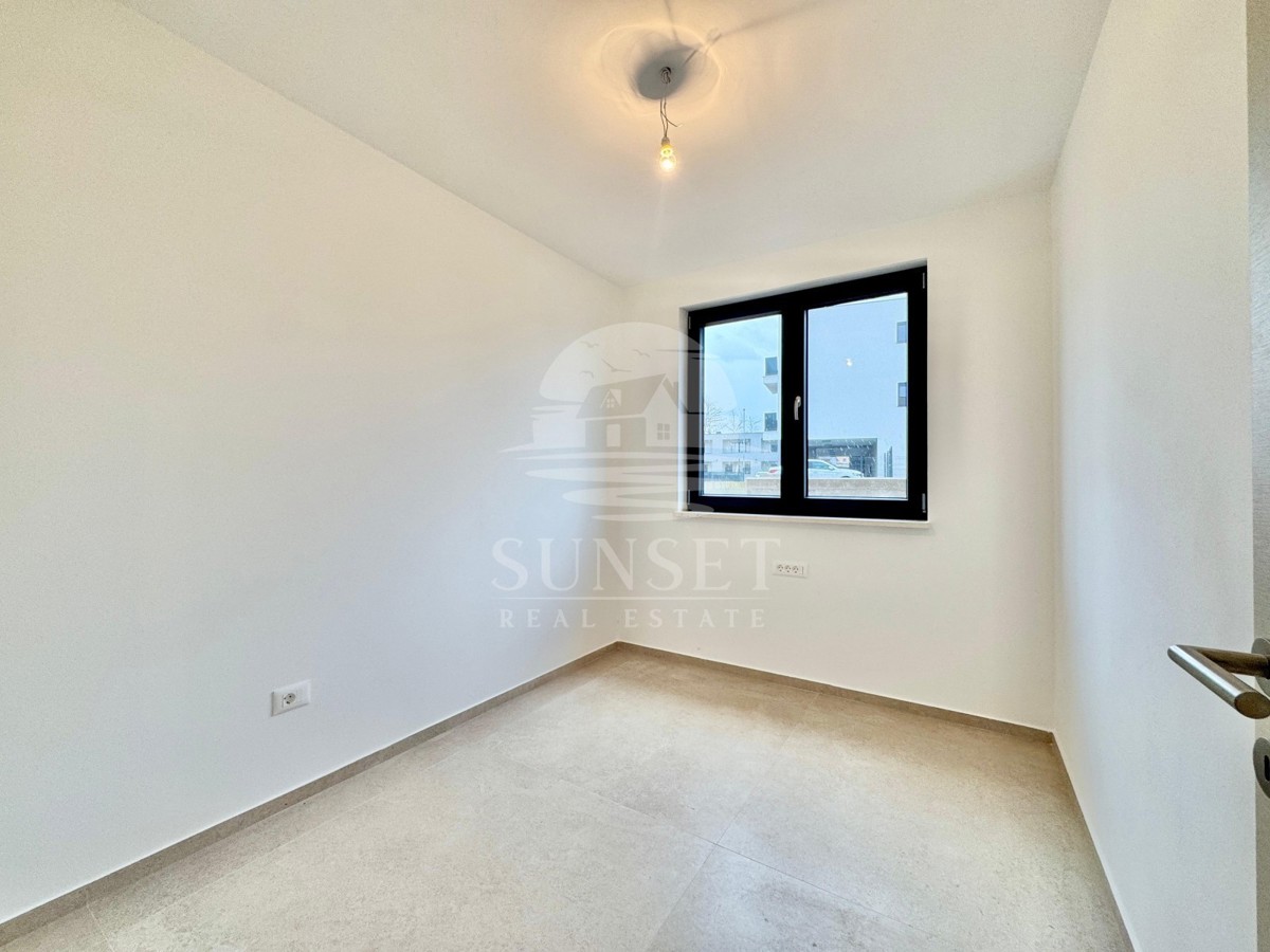 MODERNO DVOSOBNO STANOVANJE Z VRTOM IN TERASO V OKOLICI UMAGA