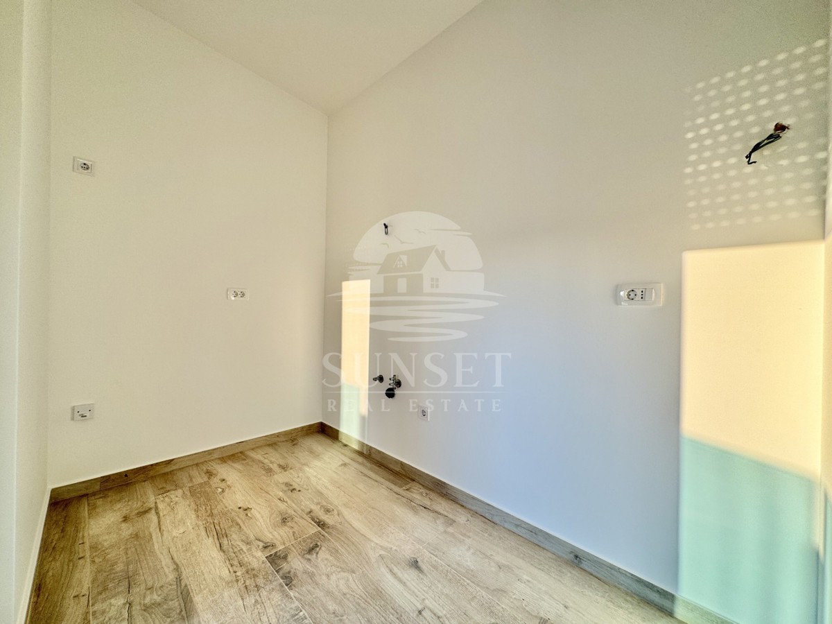 SODOBEN APARTMA LE 300 METROV OD MORJA (E3)