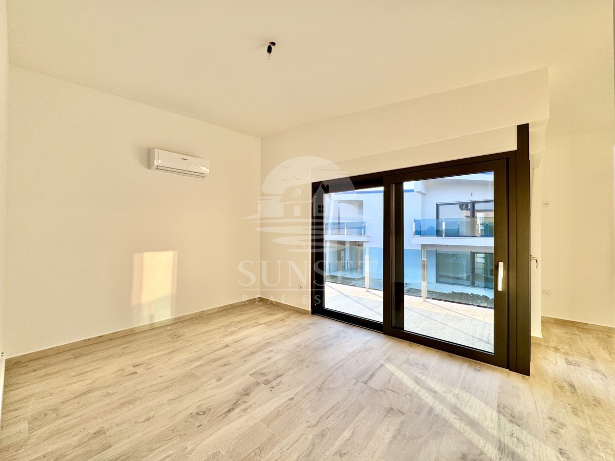 SODOBEN APARTMA LE 300 METROV OD MORJA (E3)
