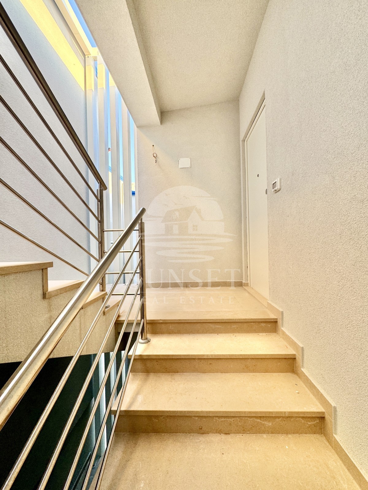 SODOBEN APARTMA LE 300 METROV OD MORJA (E3)