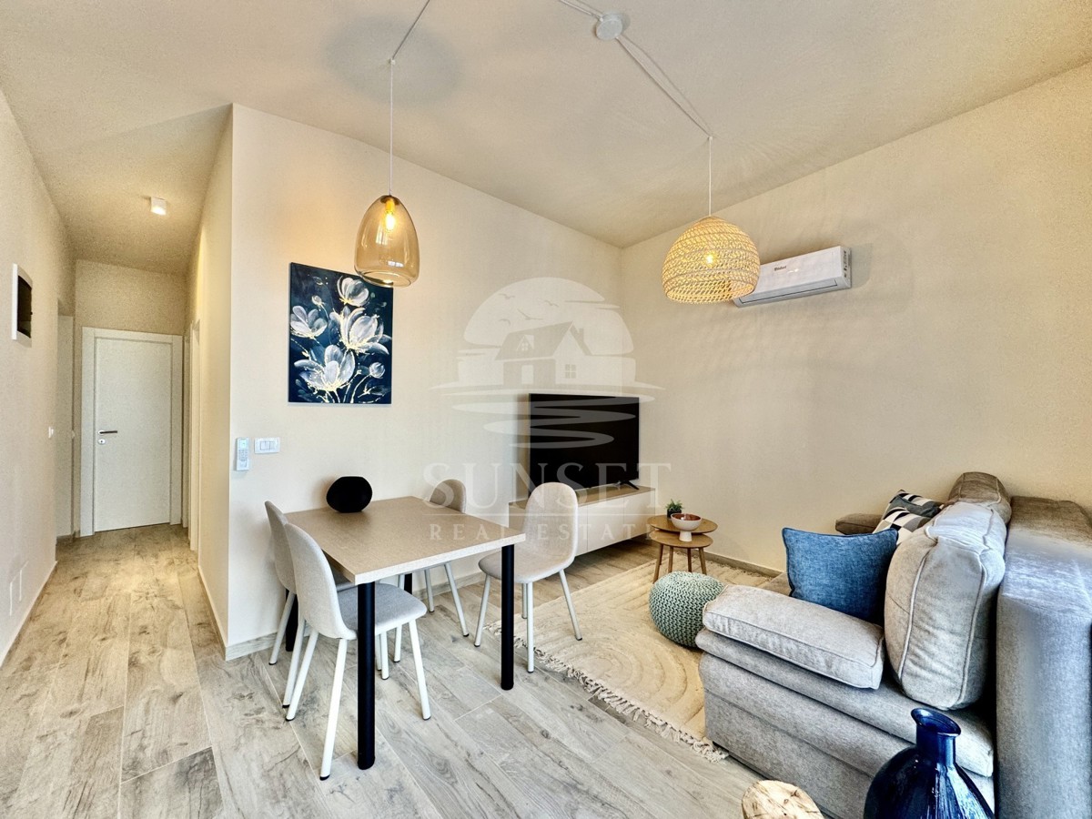 SODOBEN APARTMA LE 300 METROV OD MORJA (E3)