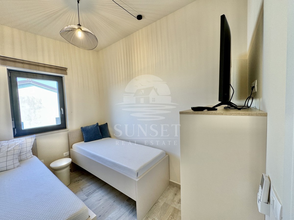 SODOBEN APARTMA LE 300 METROV OD MORJA (E3)