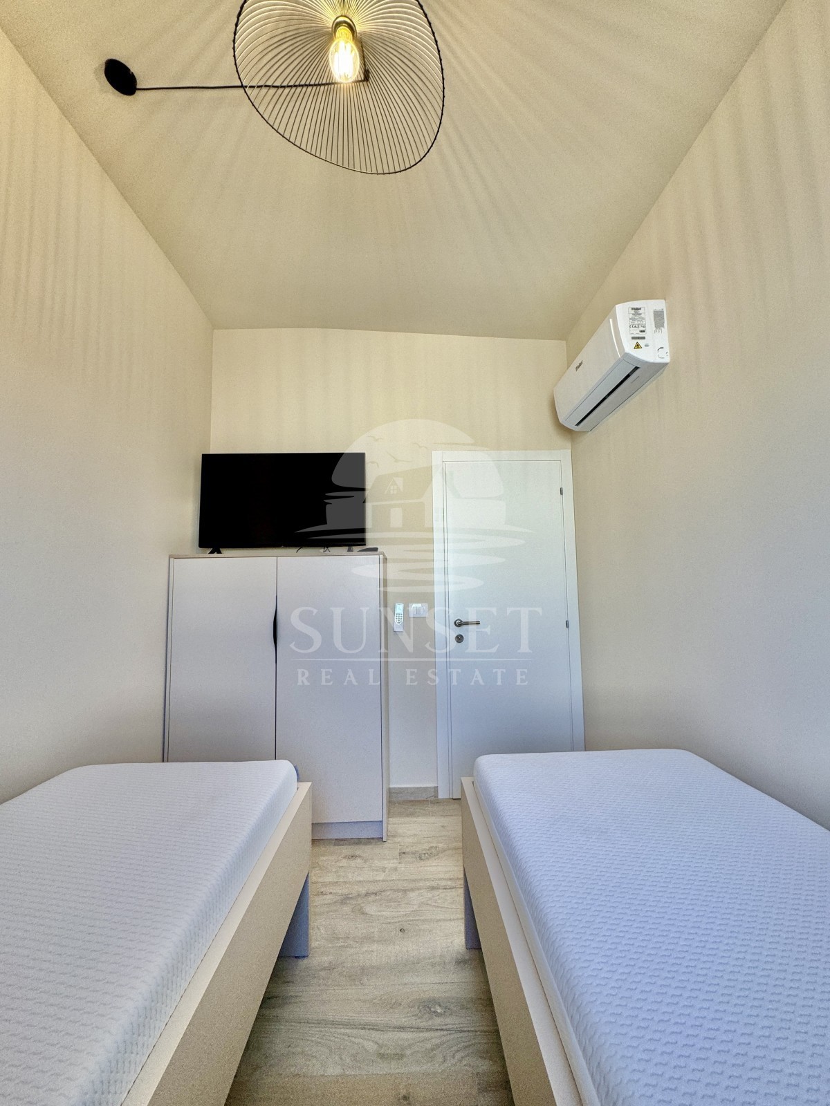 SODOBEN APARTMA LE 300 METROV OD MORJA (E3)