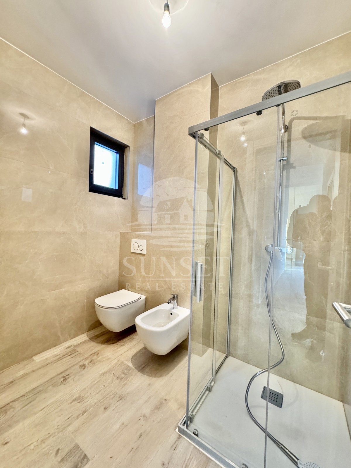 SODOBEN APARTMA LE 300 METROV OD MORJA (E3)