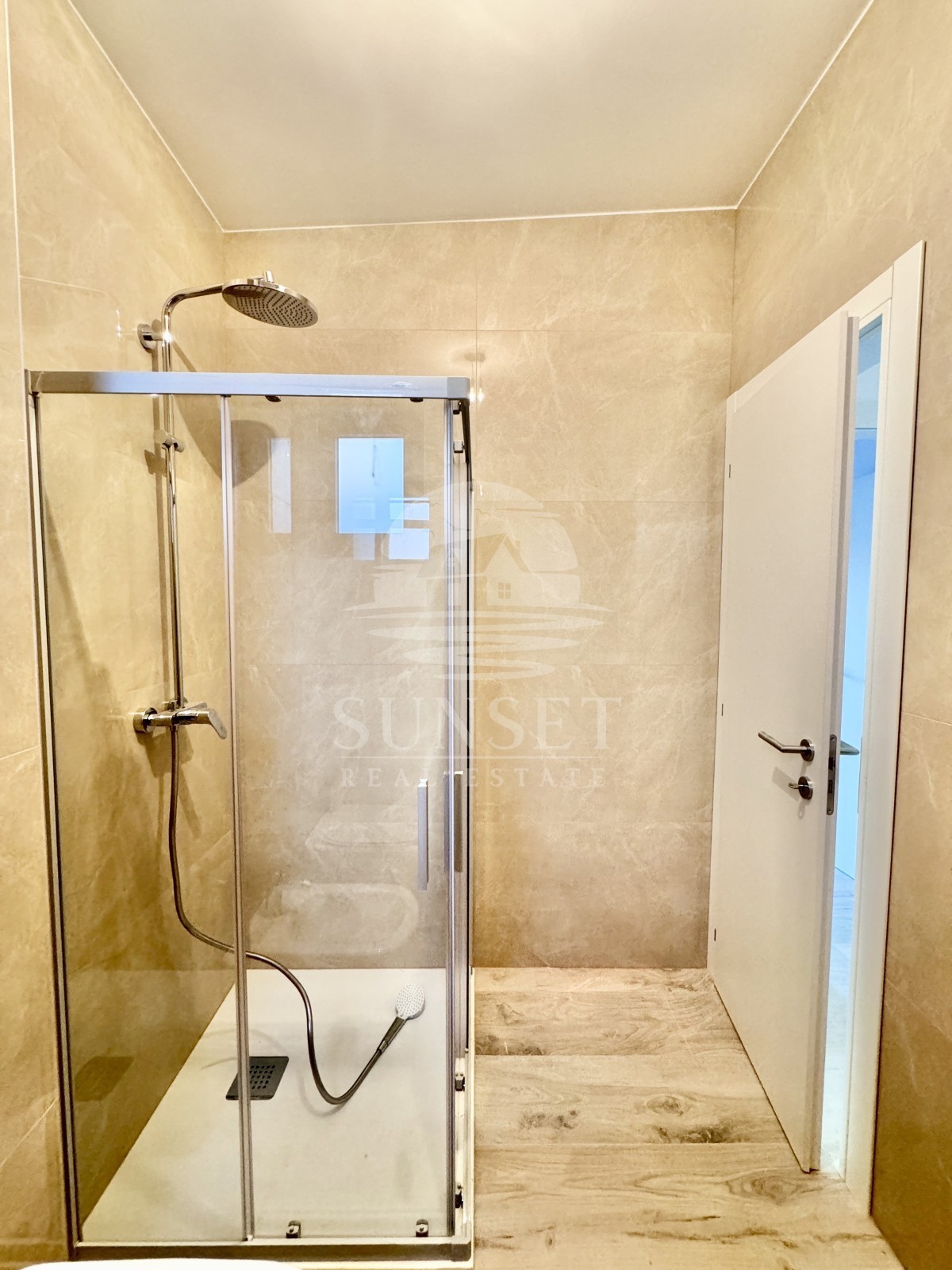 SODOBEN APARTMA LE 300 METROV OD MORJA (E3)